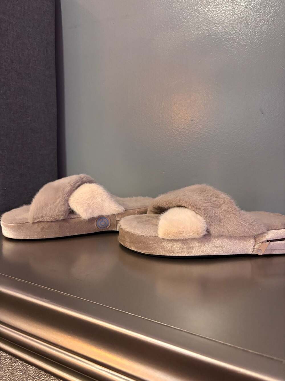 Heated Faux Slippers Women’s 9/10 Large